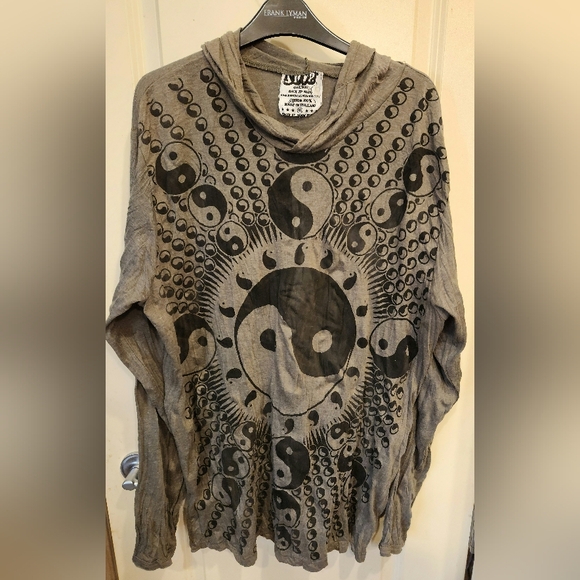 Hooded sure design yingyang top - Picture 1 of 5